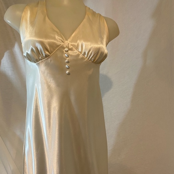 ❗️Vintage❗️White Satin Gown - Picture 3 of 6